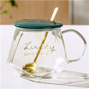Beber taza con gorra